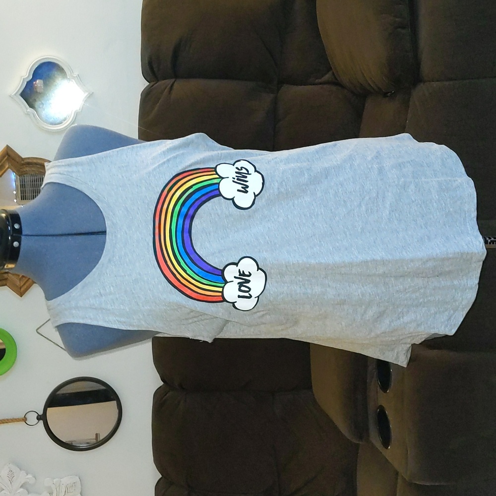 Pride cut-off sleeve tank top "love wins"